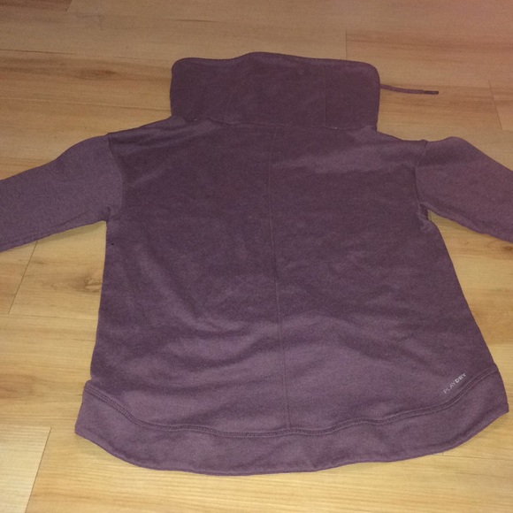 reebok play dry pull over - Picture 2 of 3